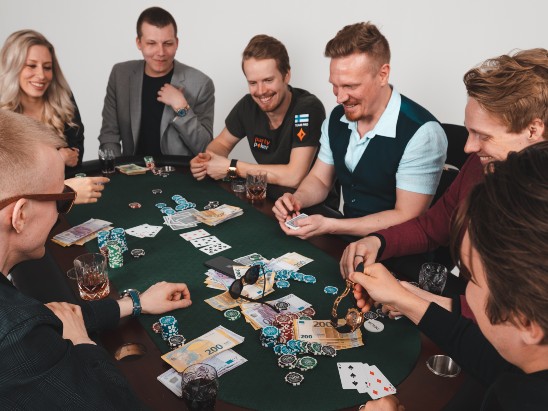 Как играть в казино покер приложение букмекерская контора олимп